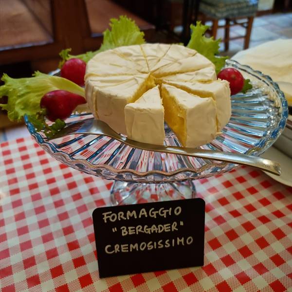 formaggio colazioni #hotelvittoria #rivadelgarda #ristorantekapuziner 